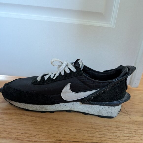 Nike x Undercover Daybreak Waffle Sneaker - Picture 9 of 12